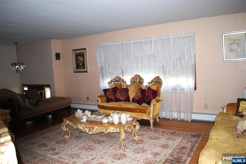 633 Totowa Road Totowa, NJ 07512 - Photo 4 of 15