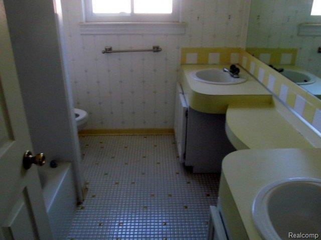 3940 Rolf Drive Warren, MI 48092 - Photo 8 of 8 2013-06-16 23.40.18-1.jpg