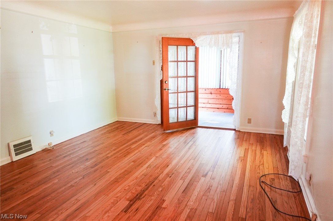 12330 Ridge Road North Royalton, OH 44133 - Photo 5 of 35 living room