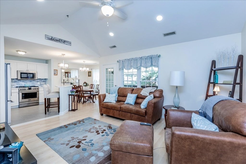 36 Cambridge Road, Unit 35 Woburn, MA 01801 - Photo 4 of 29 Gallery Image 4