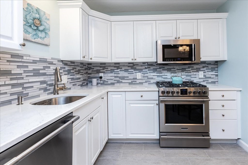 36 Cambridge Road, Unit 35 Woburn, MA 01801 - Photo 9 of 29 Gallery Image 9