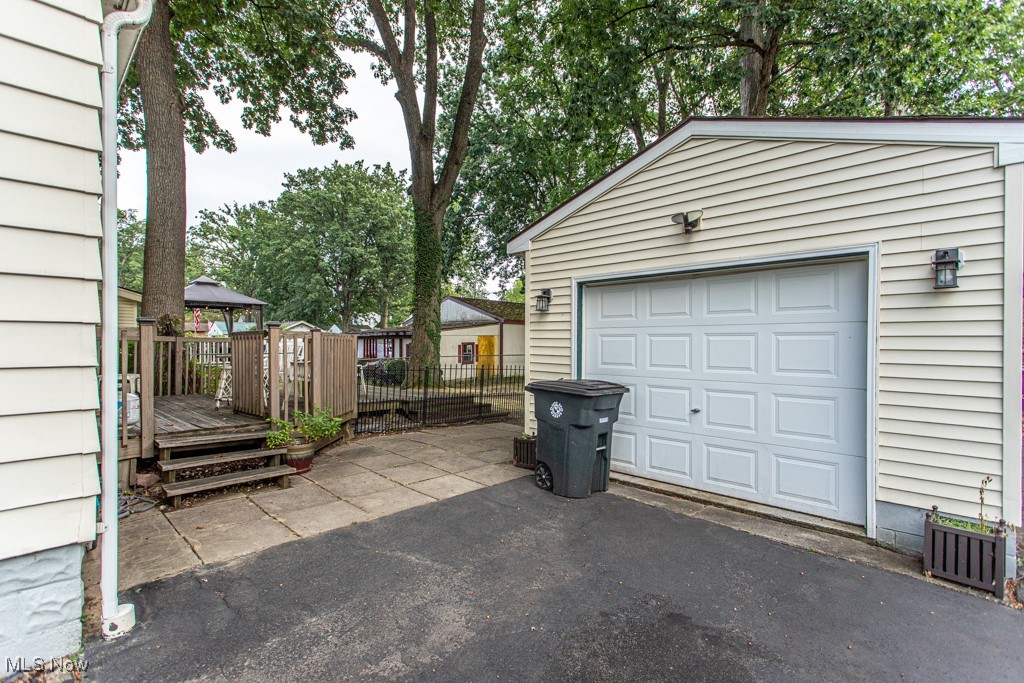 1554 Edgewood Street Northeast Warren, OH 44483 - Photo 3 of 22 Gallery Image 3