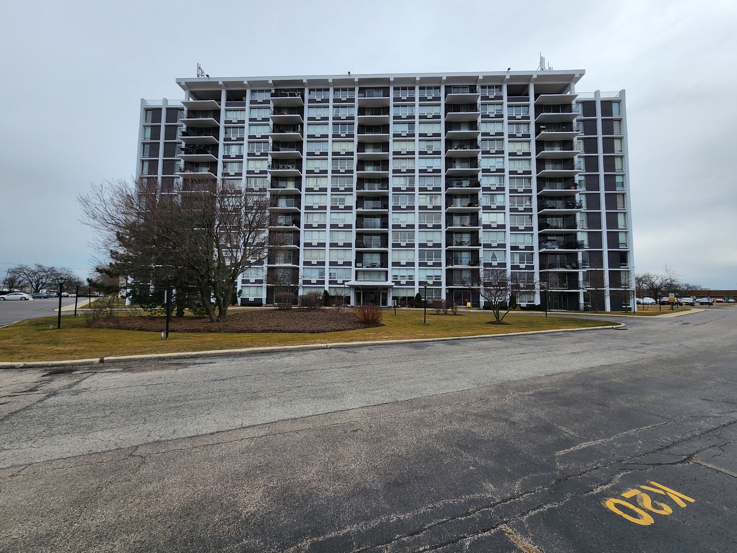 8815 West Golf Road, Unit 1I Niles, IL 60714 - Photo 1 of 27 Gallery Image 1