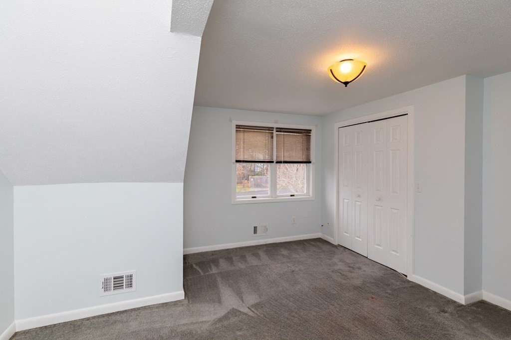 140 Shellback Way, Unit 140 Mashpee, MA 02649 - Photo 20 of 29 an empty room with window