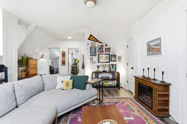 $1,695 | 2541 Garfield Avenue, Unit 5, Minneapolis, MN 55405