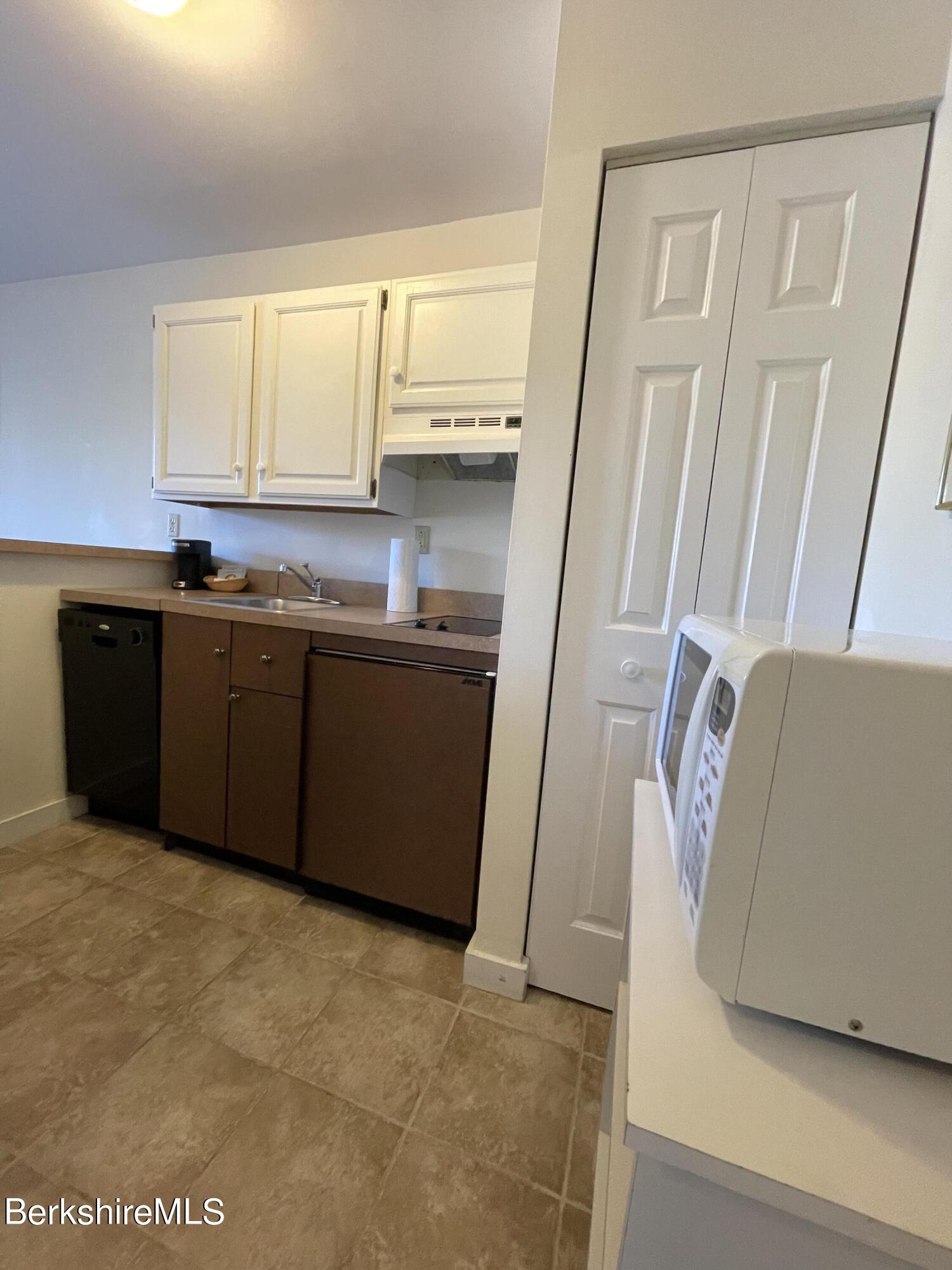 37 Corey Road, Unit 410 Hancock, MA 01237 - Photo 5 of 11 0198745B-20E5-46F2-AEF0-49510B6EDCD9