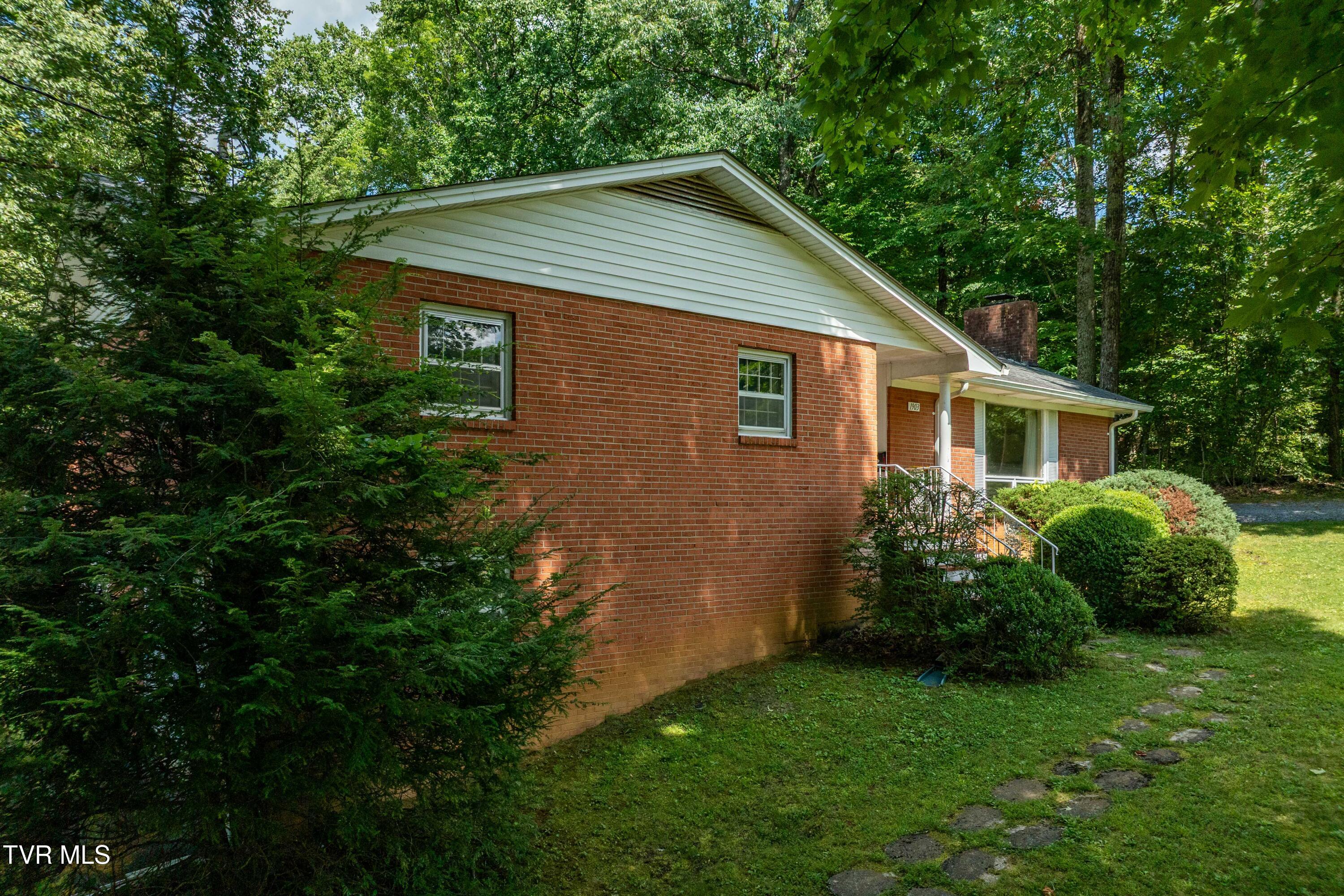 1903 Triangle Road Johnson City, TN 37604 - Photo 58 of 80 1903 Triangle Rd (17 of 80)
