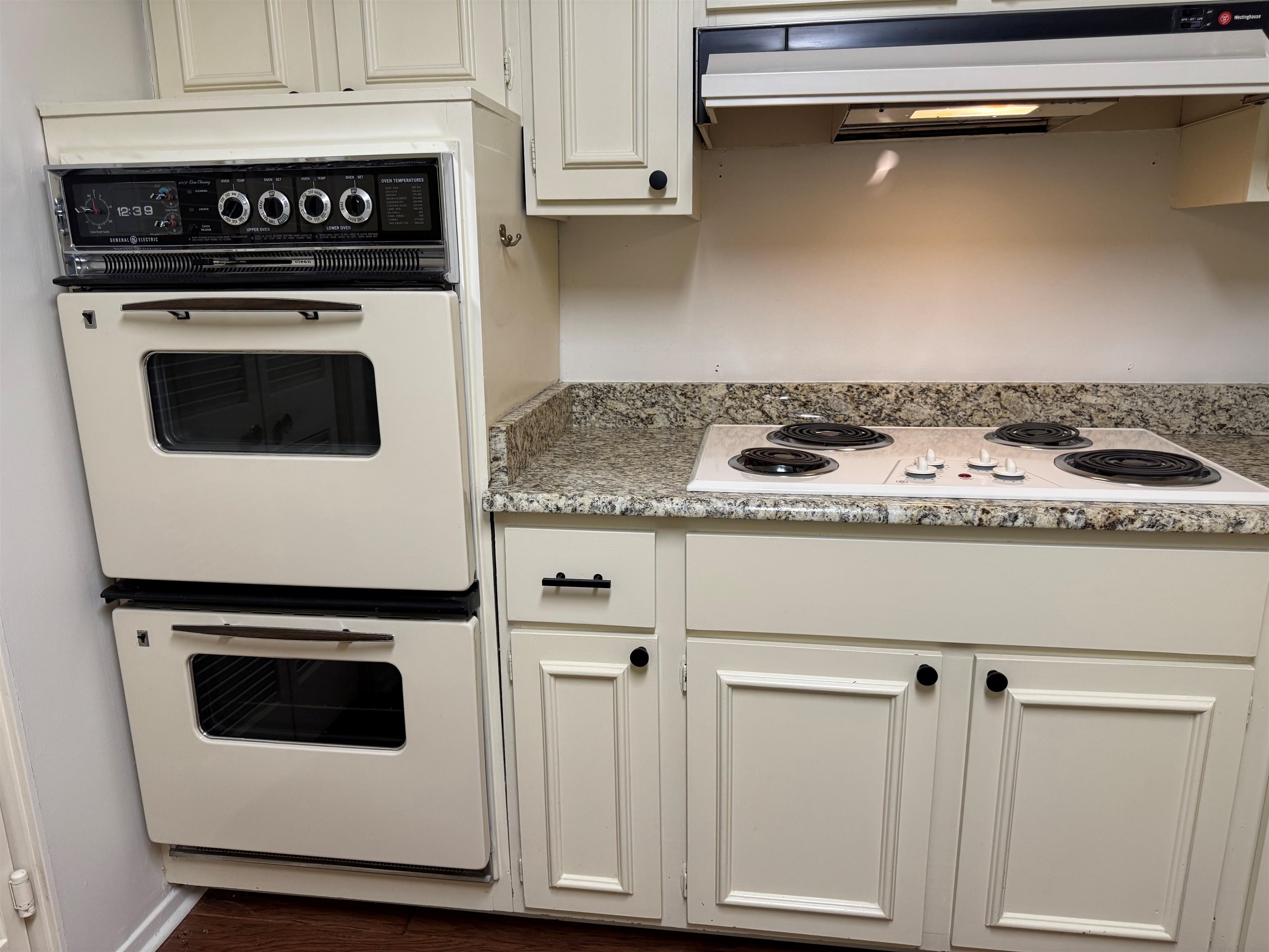 455 South Perkins Road, Unit 3 Memphis, TN 38117 - Photo 11 of 33 a close view of a stove top oven sitting inside of a kitchen