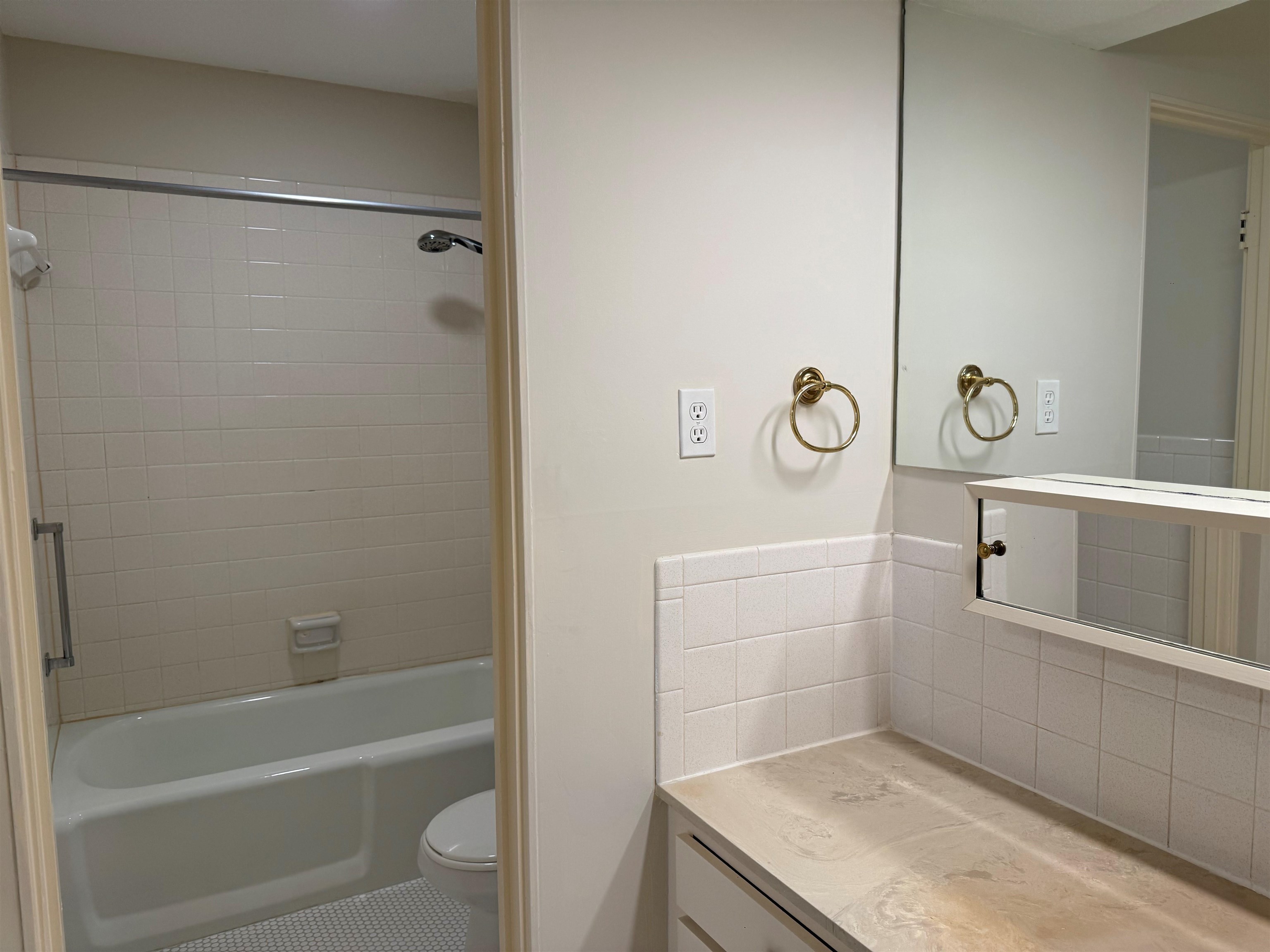 455 South Perkins Road, Unit 3 Memphis, TN 38117 - Photo 20 of 33 a bathroom with a shower and a sink