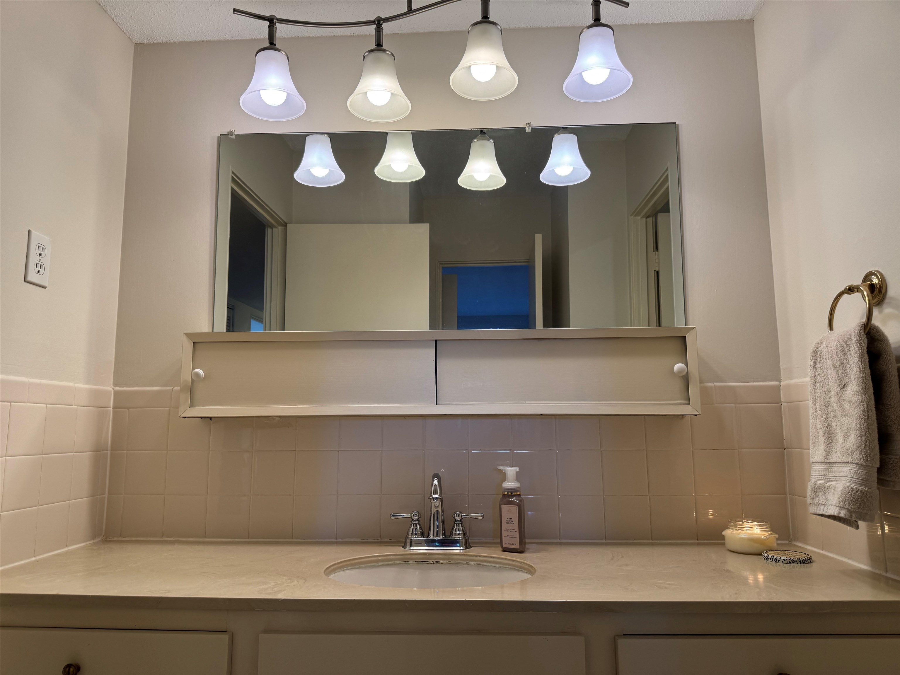 455 South Perkins Road, Unit 3 Memphis, TN 38117 - Photo 23 of 33 a bathroom with a sink and a large mirror