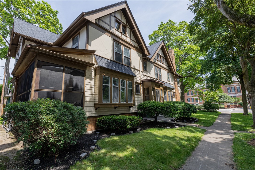 42 Thayer Street Rochester, NY 14607 - Photo 3 of 32