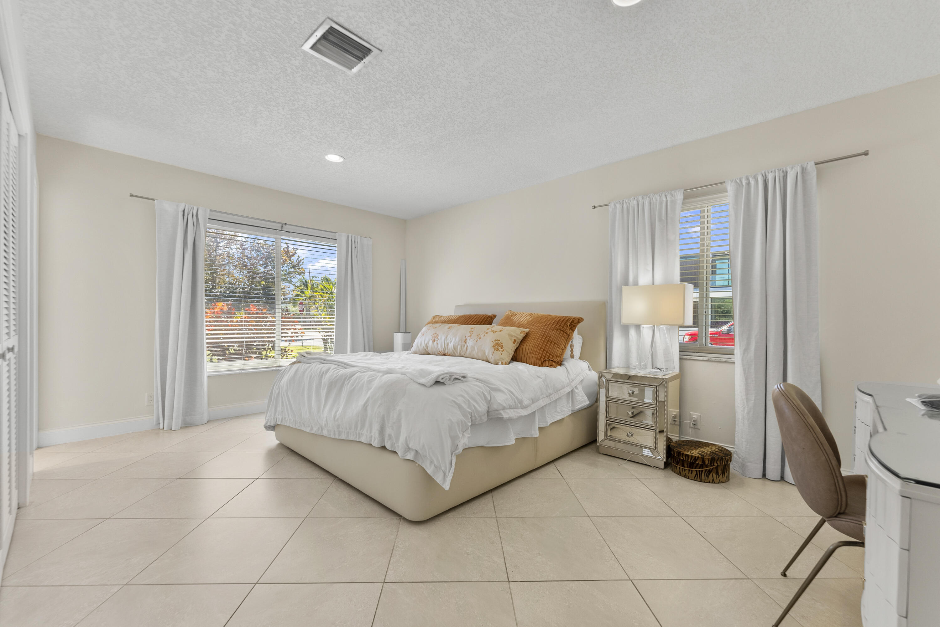 401 Northeast 10th Terrace Boca Raton, FL 33432 - Photo 19 of 46 DSC05795