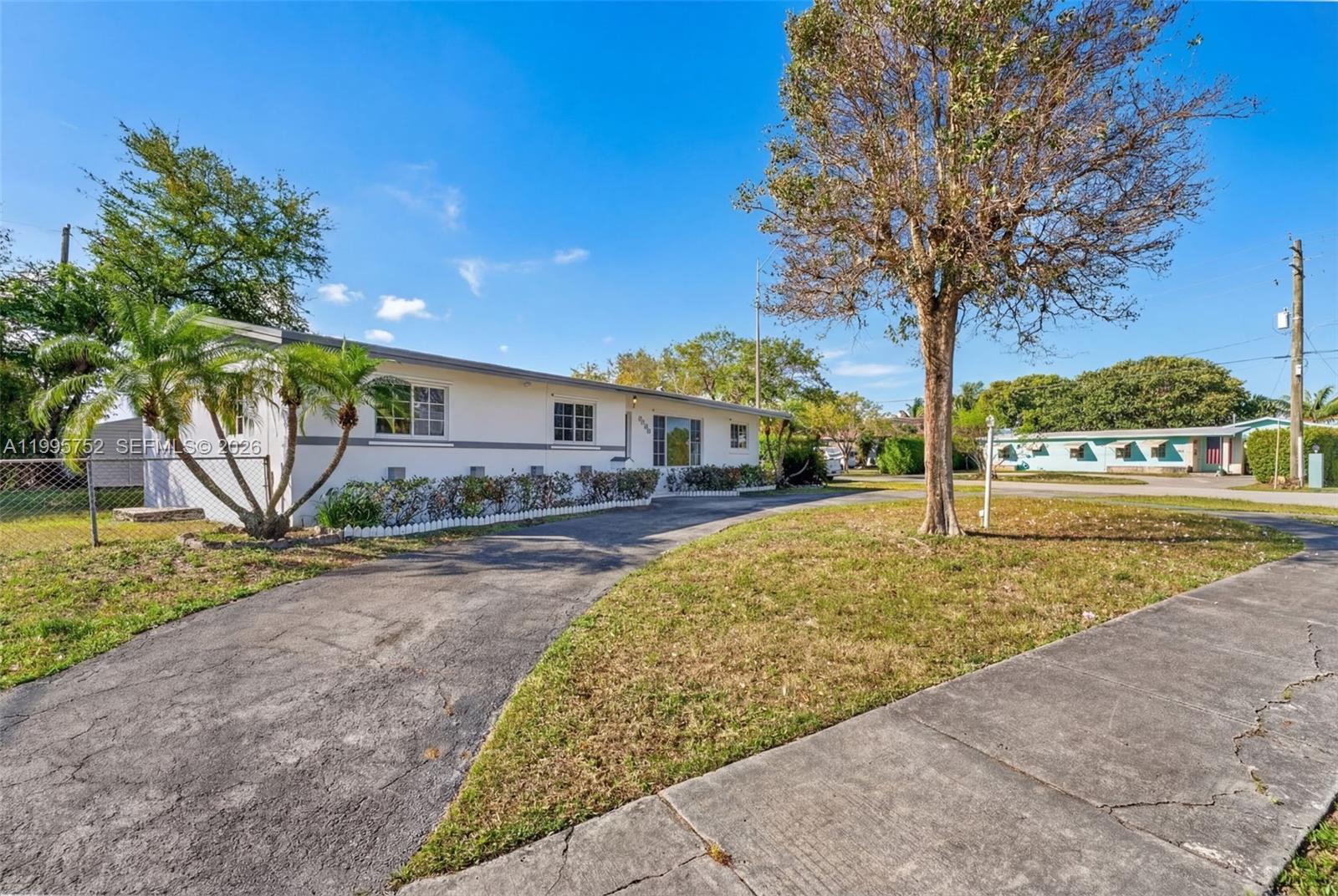 11190 Southwest 57th Street Miami, FL 33173 - Photo 3 of 38