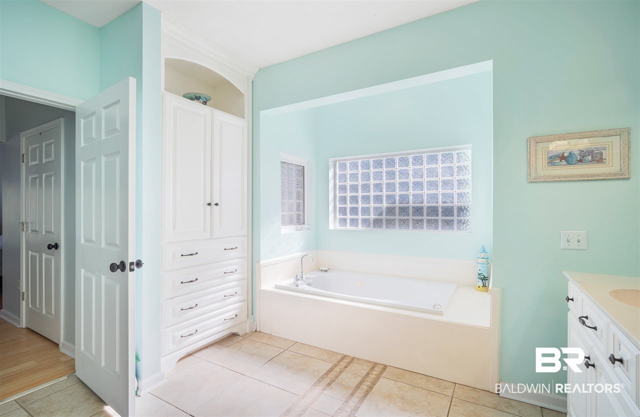 22644 River Road South Daphne, AL 36526 - Photo 17 of 46 Jetted Tub