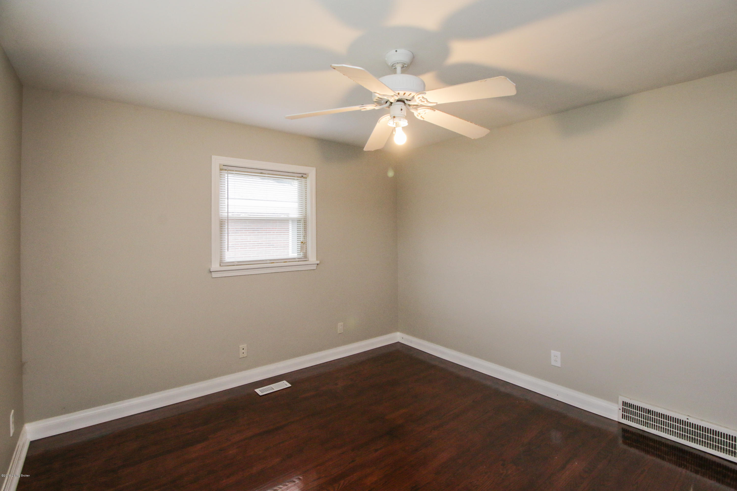 7719 Bluebonnet Road Louisville, KY 40258 - Photo 29 of 44 28