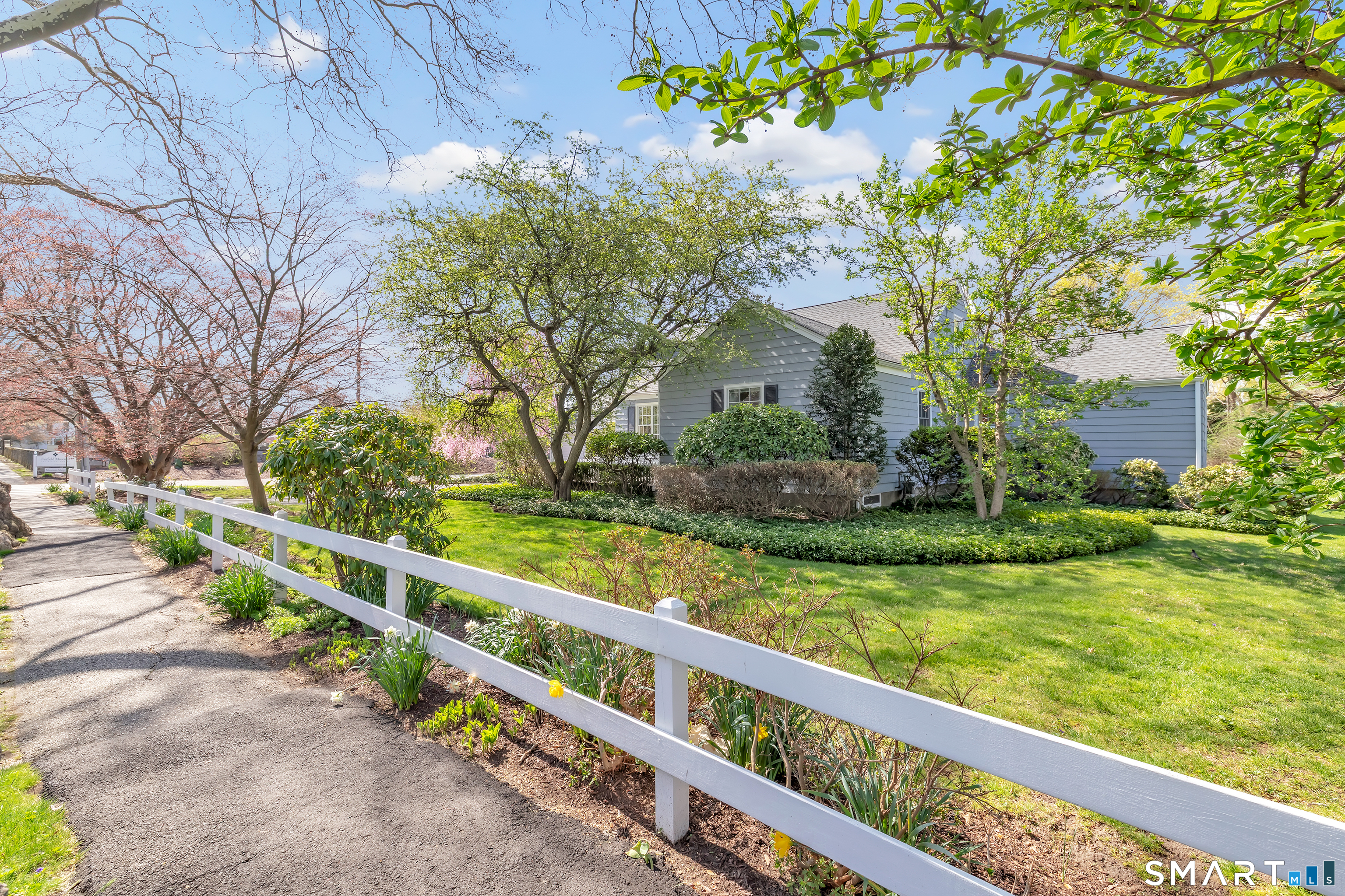 364 Beach Road Fairfield, CT 06824 - Photo 5 of 40 a view of a garden with an outdoor space