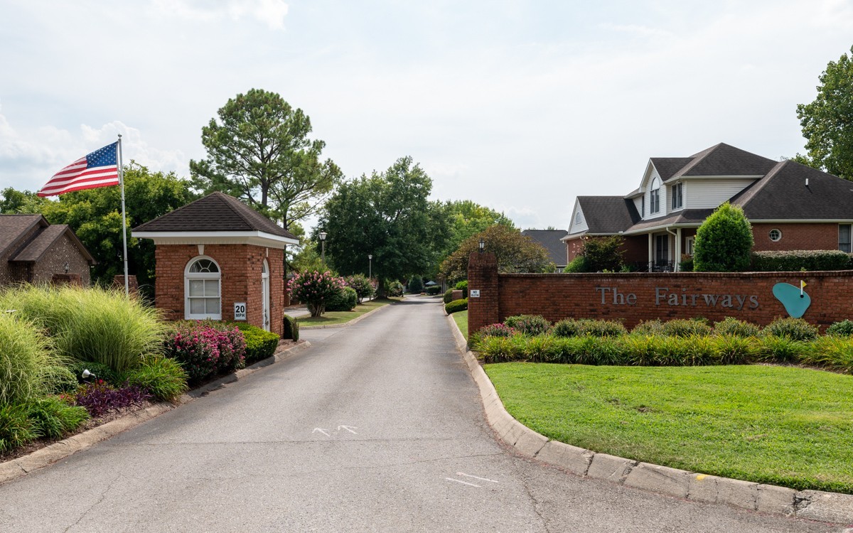 1128 Fairways Lebanon, TN 37087 - Photo 48 of 48 a front view of a house with garden