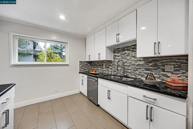 $699,000 | 971 West Green Street, Martinez, CA 94553