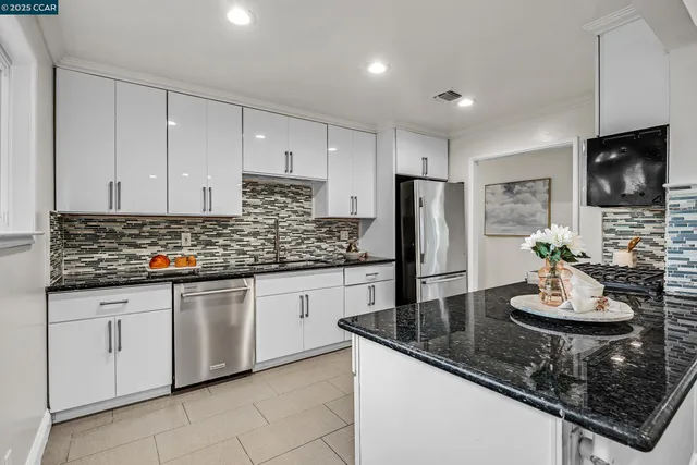 $699,000 | 971 West Green Street, Martinez, CA 94553