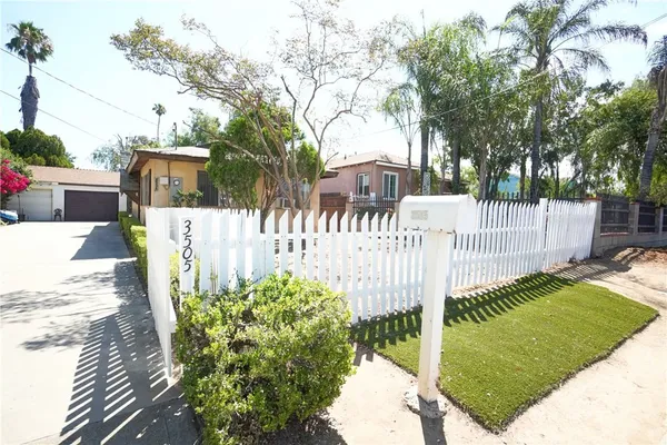 $2,300 | 3505 McKinley Street, Riverside, CA 92506