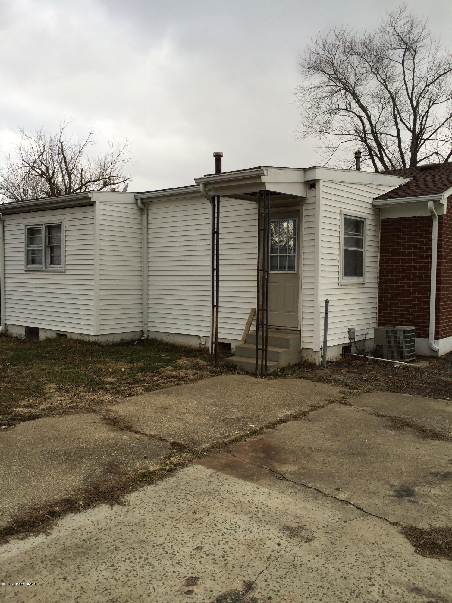 4504 Dover Road Louisville, KY 40216 - Photo 12 of 12 rear