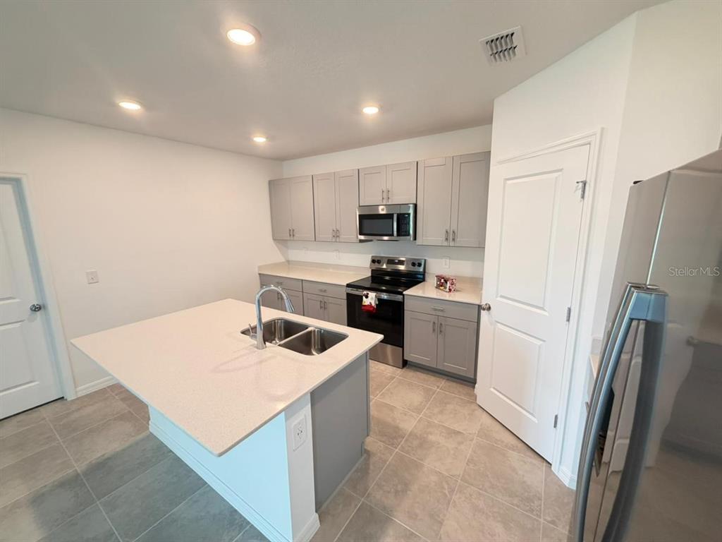 5423 Crown Point Road Kissimmee, FL 34758 - Photo 5 of 28 Gallery Image 5