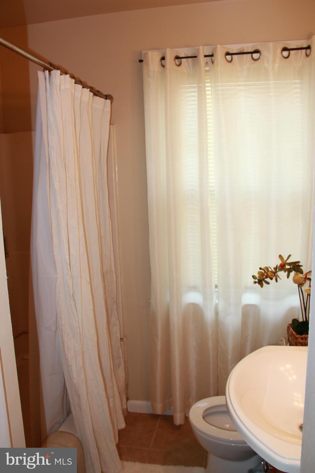 5137 Stafford Road Baltimore, MD 21229 - Photo 14 of 26 Bath