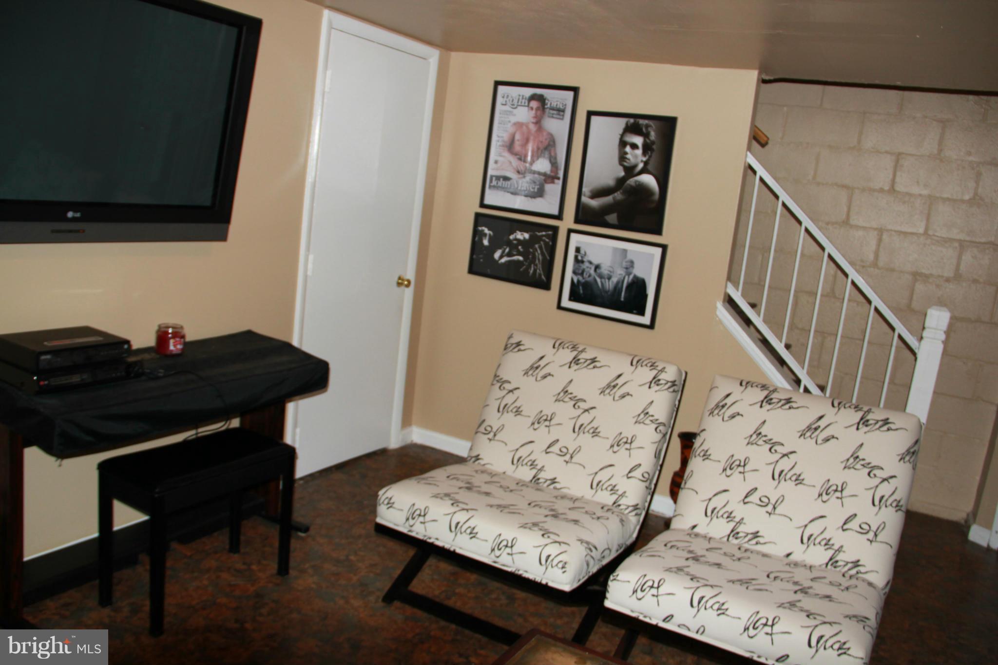 5137 Stafford Road Baltimore, MD 21229 - Photo 18 of 26 Family Room
