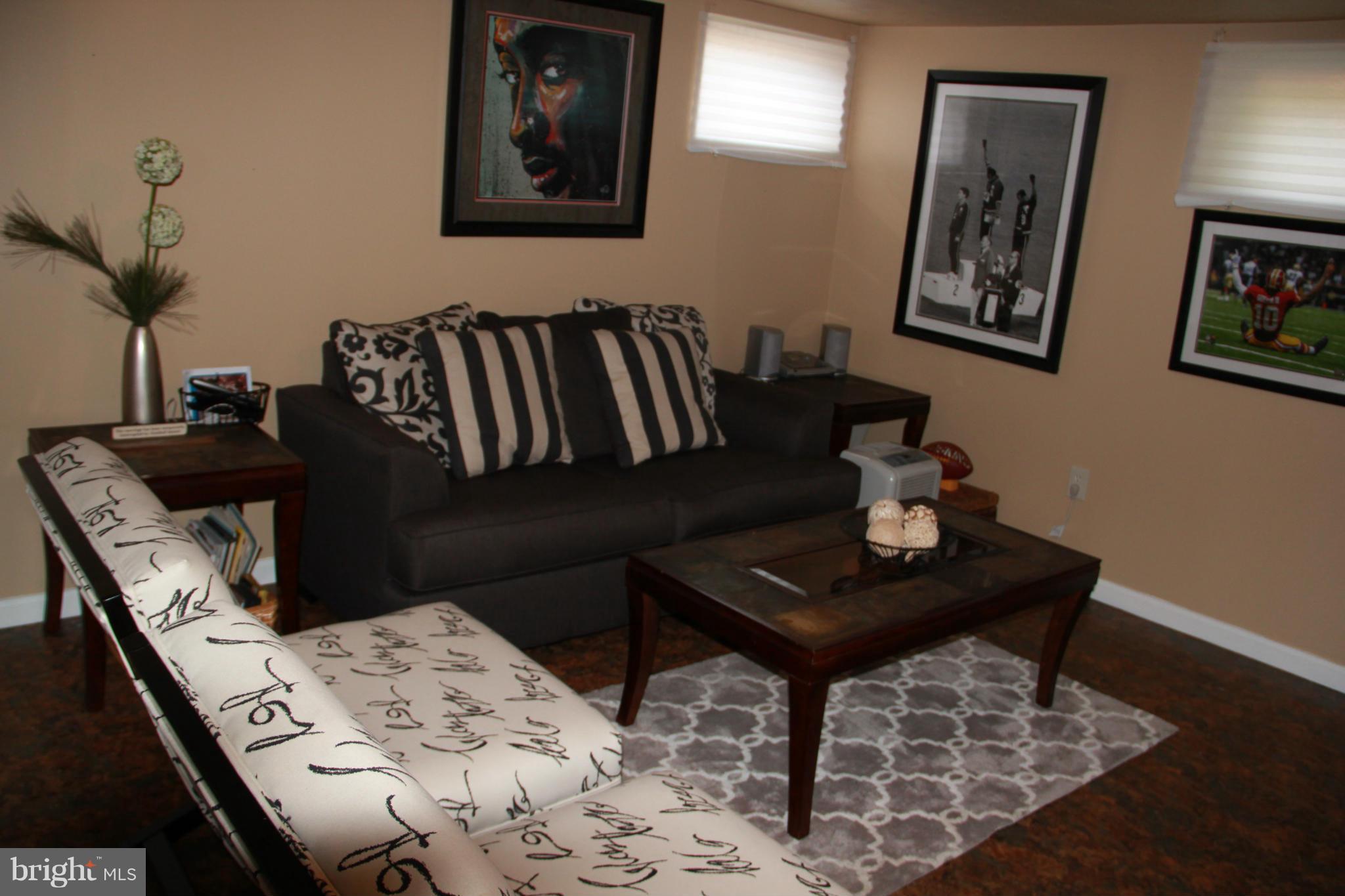 5137 Stafford Road Baltimore, MD 21229 - Photo 19 of 26 Family Room