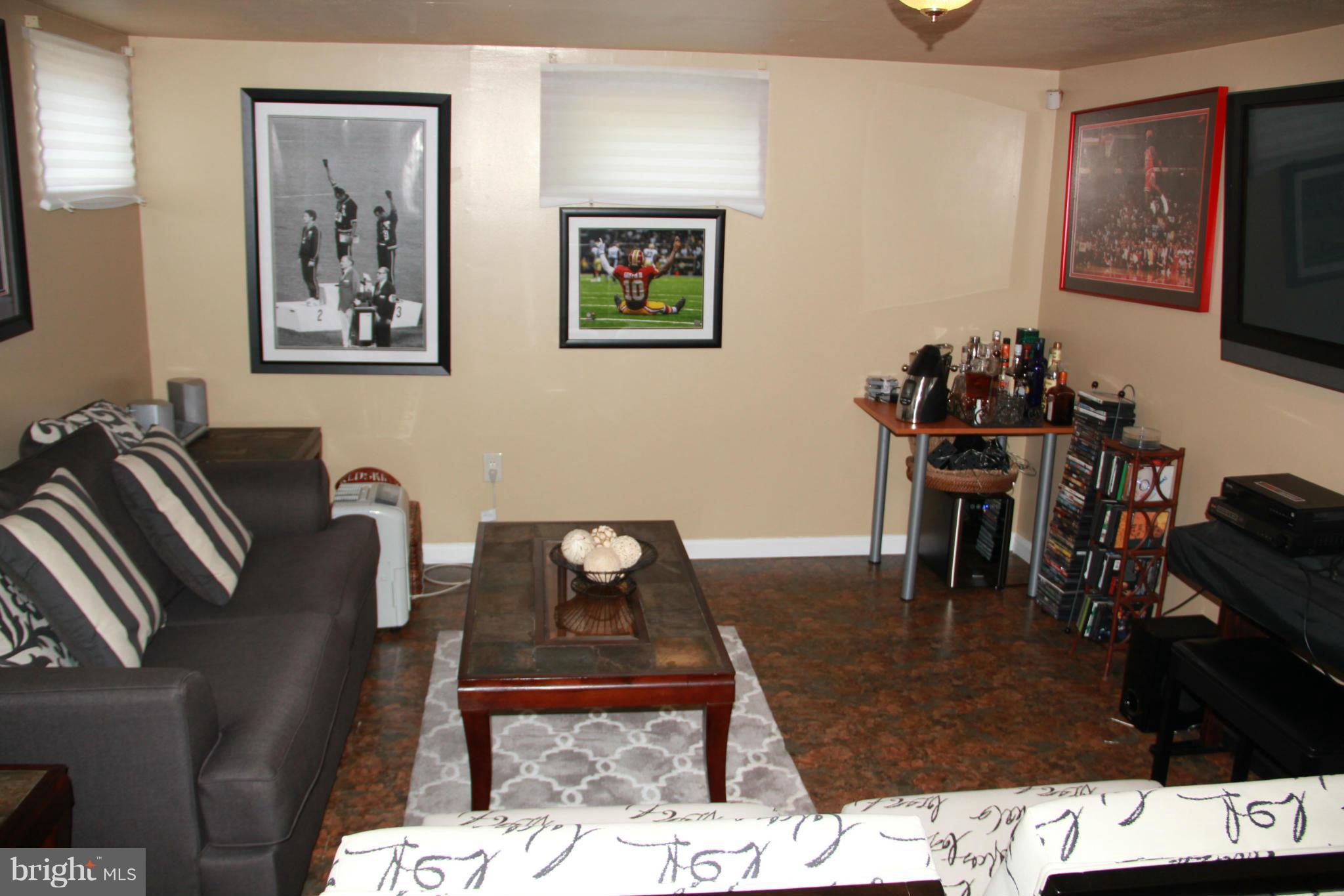 5137 Stafford Road Baltimore, MD 21229 - Photo 20 of 26 Family Room