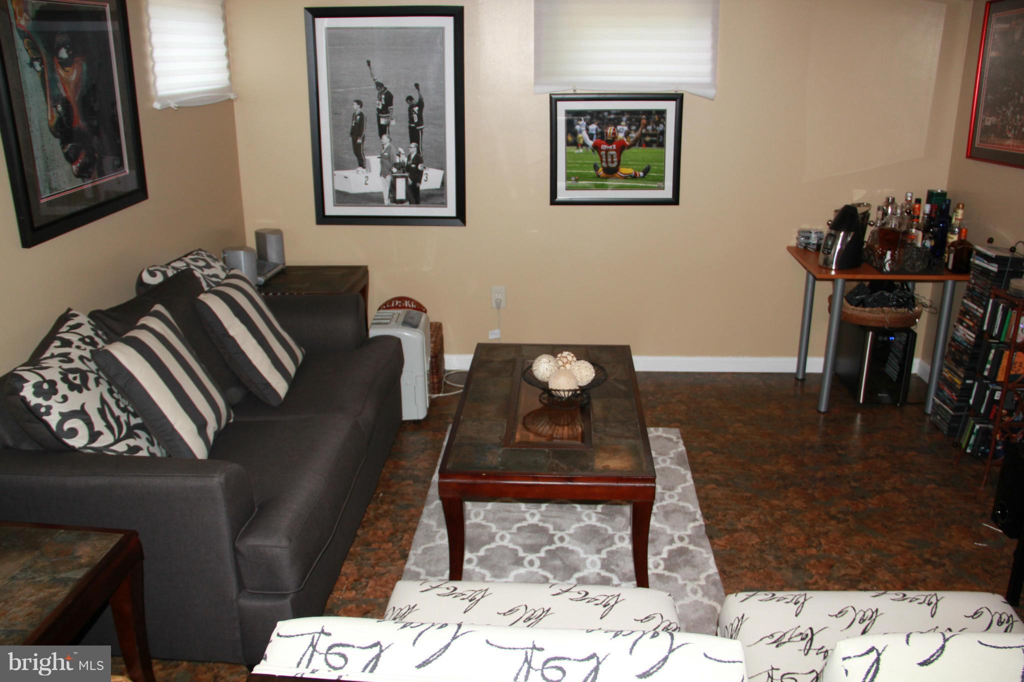 5137 Stafford Road Baltimore, MD 21229 - Photo 21 of 26 Family Room