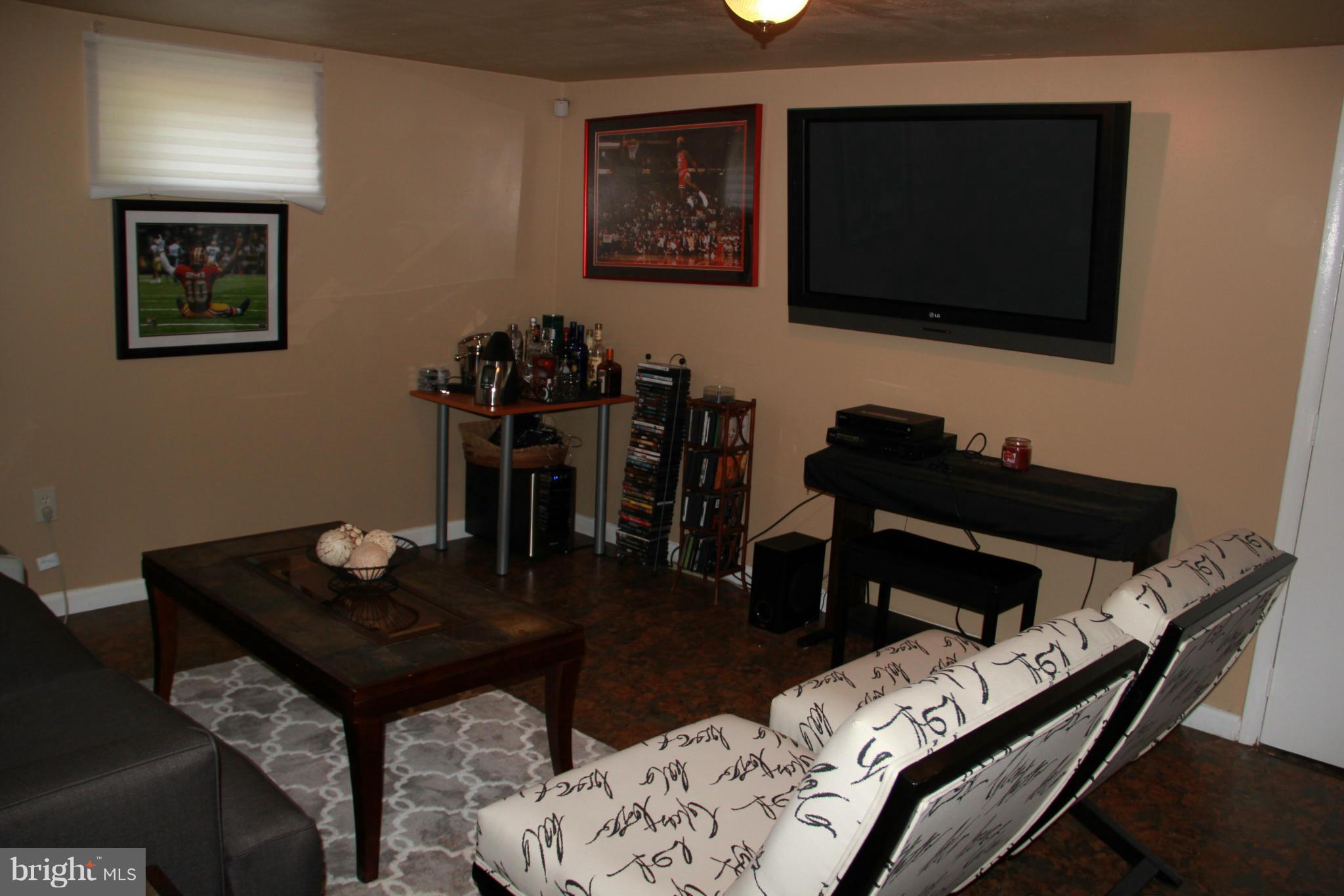 5137 Stafford Road Baltimore, MD 21229 - Photo 22 of 26 Family Room