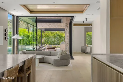 $10,520,025 | 4828 East Calle Del Medio, Phoenix, AZ 85018