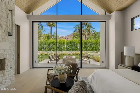 $10,520,025 | 4828 East Calle Del Medio, Phoenix, AZ 85018