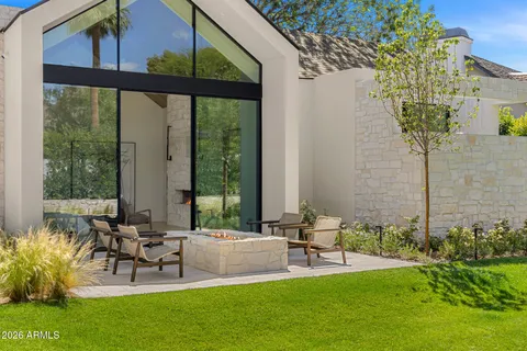 $10,520,025 | 4828 East Calle Del Medio, Phoenix, AZ 85018