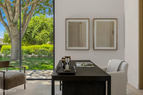$10,520,025 | 4828 East Calle Del Medio, Phoenix, AZ 85018