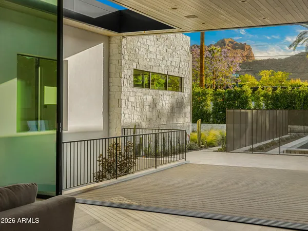 $10,520,025 | 4828 East Calle Del Medio, Phoenix, AZ 85018