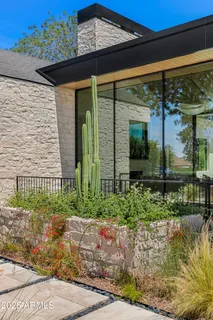 $10,520,025 | 4828 East Calle Del Medio, Phoenix, AZ 85018