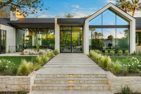 $10,520,025 | 4828 East Calle Del Medio, Phoenix, AZ 85018