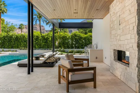 $10,520,025 | 4828 East Calle Del Medio, Phoenix, AZ 85018