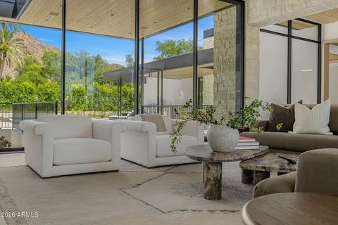 $10,520,025 | 4828 East Calle Del Medio, Phoenix, AZ 85018