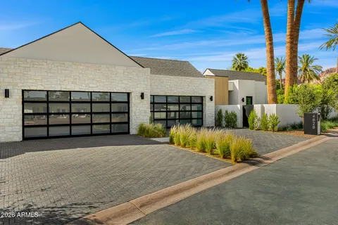 $10,520,025 | 4828 East Calle Del Medio, Phoenix, AZ 85018