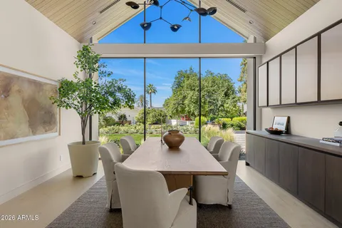 $10,520,025 | 4828 East Calle Del Medio, Phoenix, AZ 85018