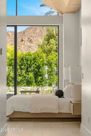 $10,520,025 | 4828 East Calle Del Medio, Phoenix, AZ 85018