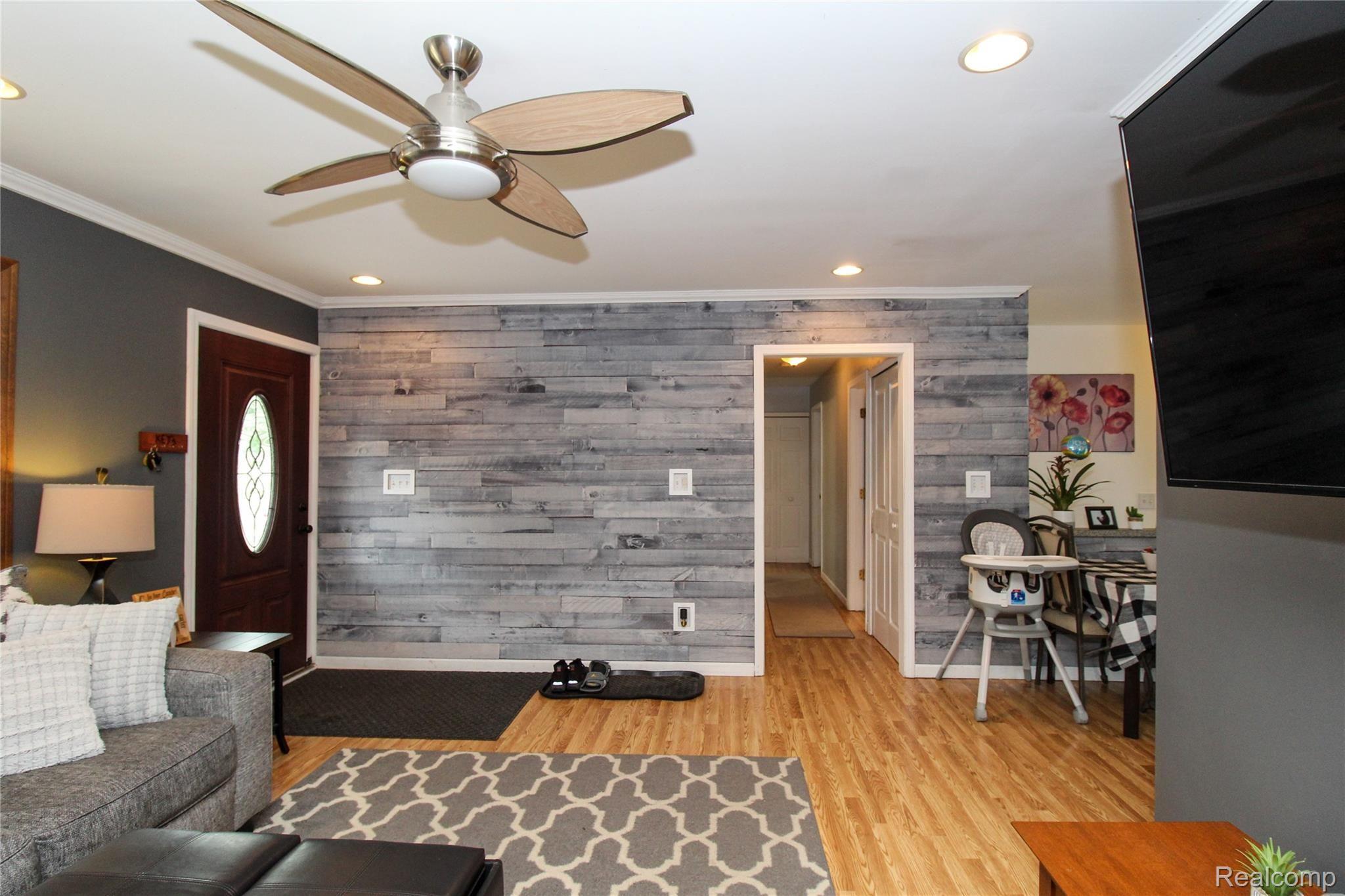 32455 Ridgefield Avenue Warren, MI 48088 - Photo 7 of 34 Living Room.jpg