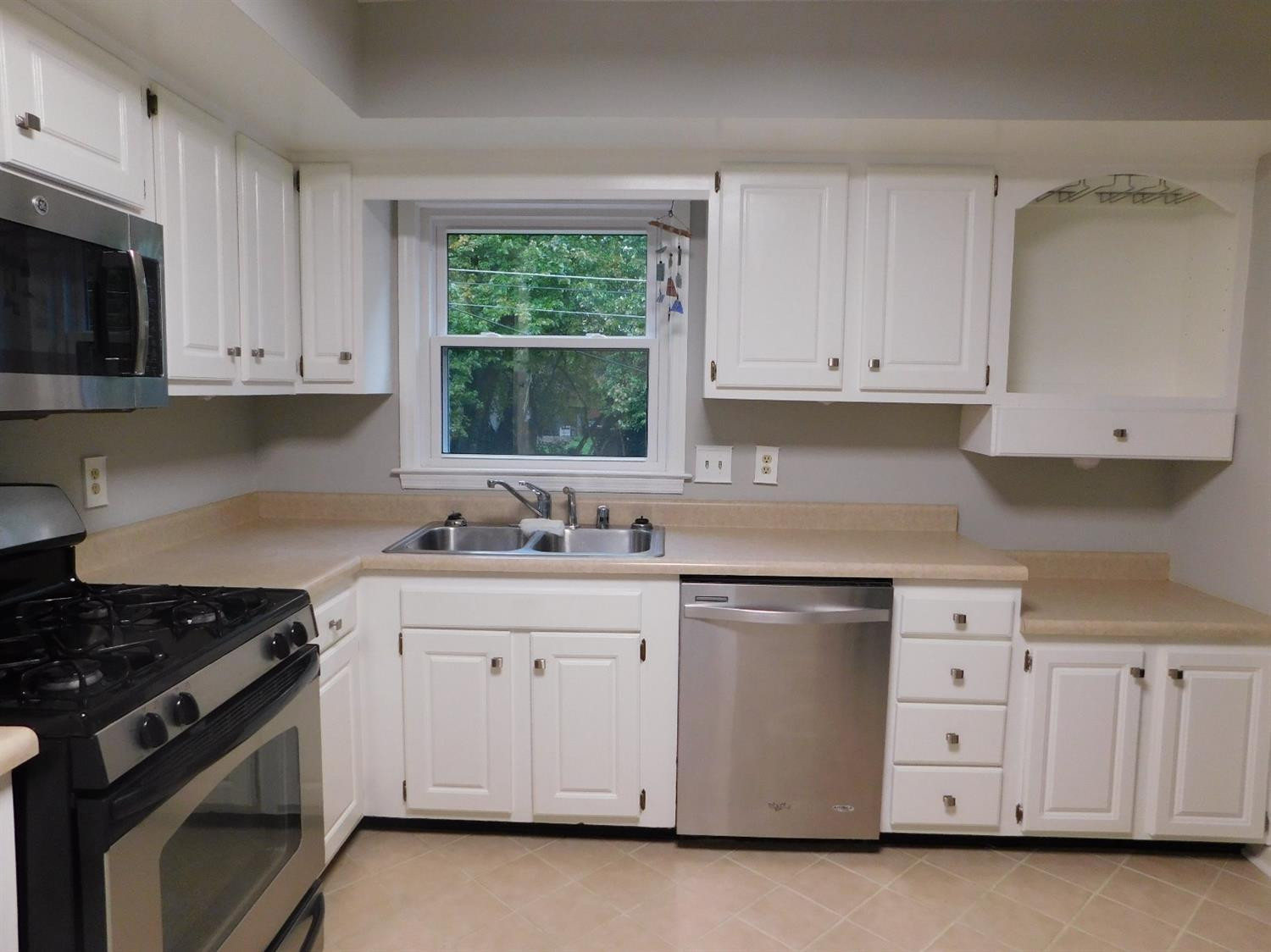 3304 High Hope Road Lexington, KY 40517 - Photo 8 of 25 Plenty of counter space and window to wa