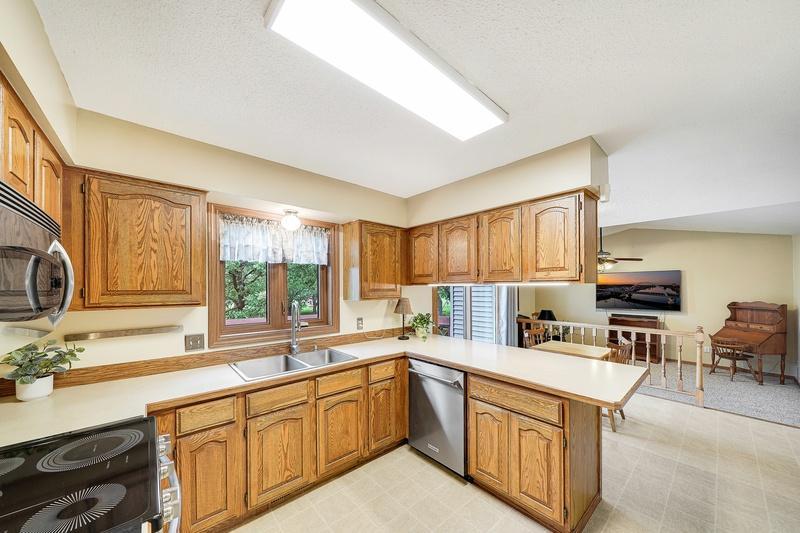 14246 Dearborn Path Rosemount, MN 55068 - Photo 23 of 44