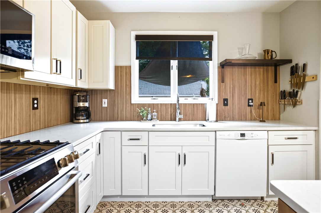 259 Holmes Road Warwick, RI 02888 - Photo 11 of 30 Gallery Image 11