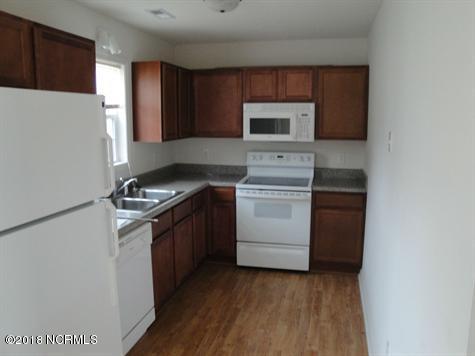 152 Jessie Circle Hubert, NC 28539 - Photo 2 of 9 Kitchen