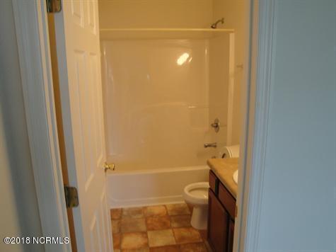 152 Jessie Circle Hubert, NC 28539 - Photo 8 of 9 Bathroom